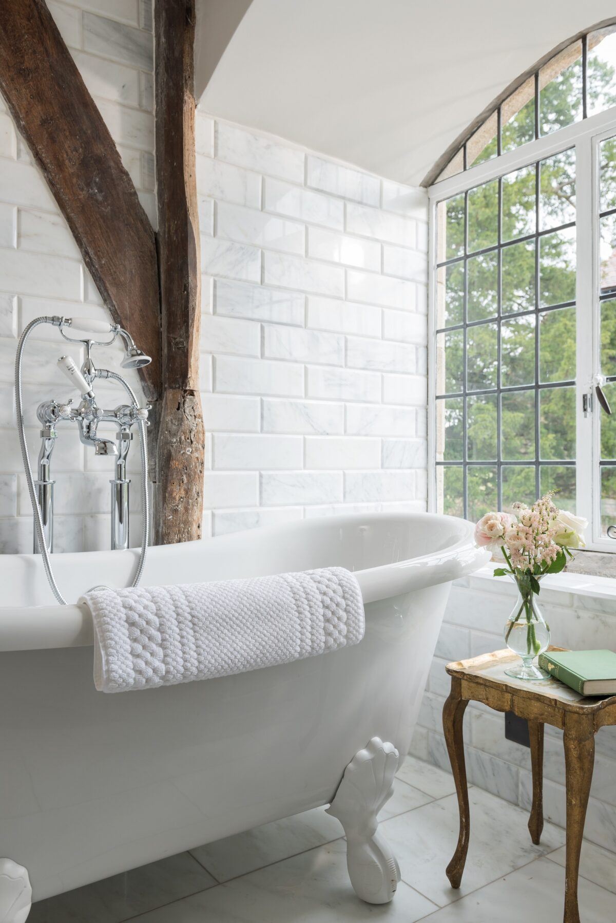 Battel Hall - Peony Bathroom