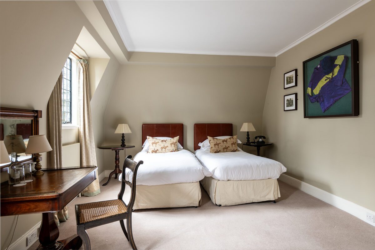 Castle Battlement Grooms