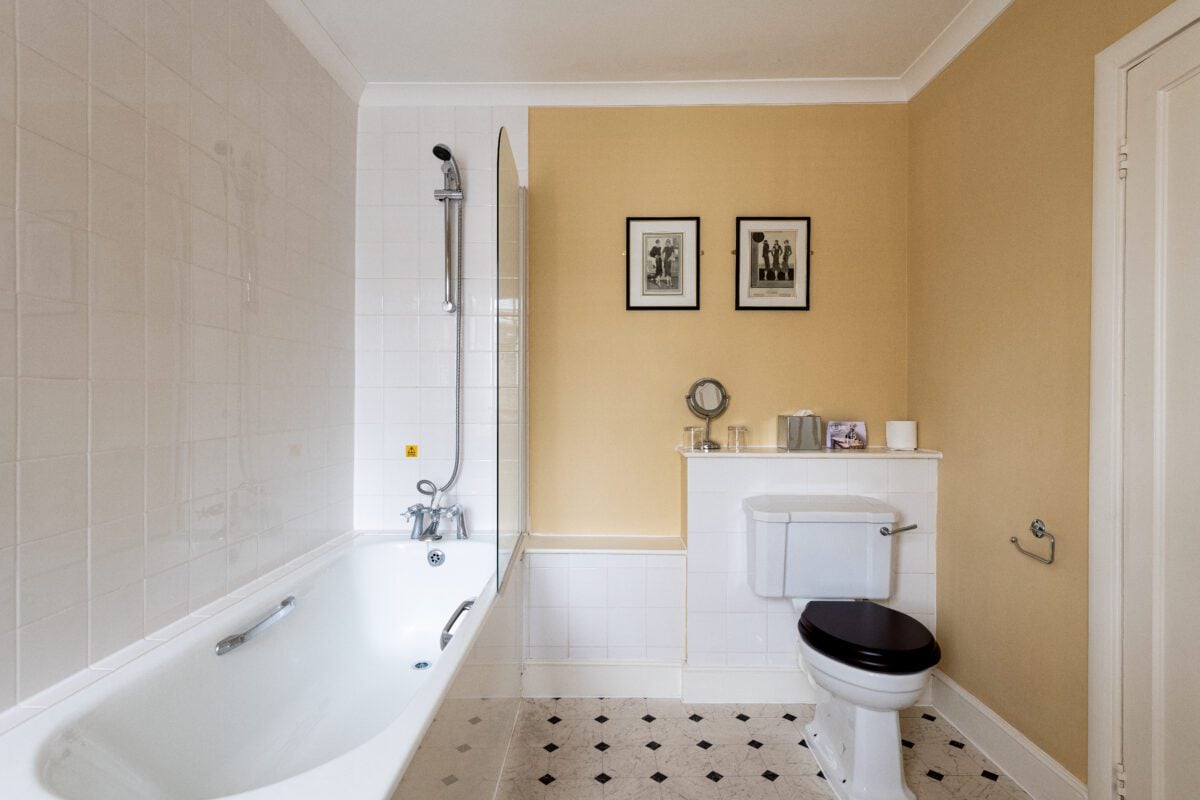 Castle Battlement Lady's Maid Bathroom